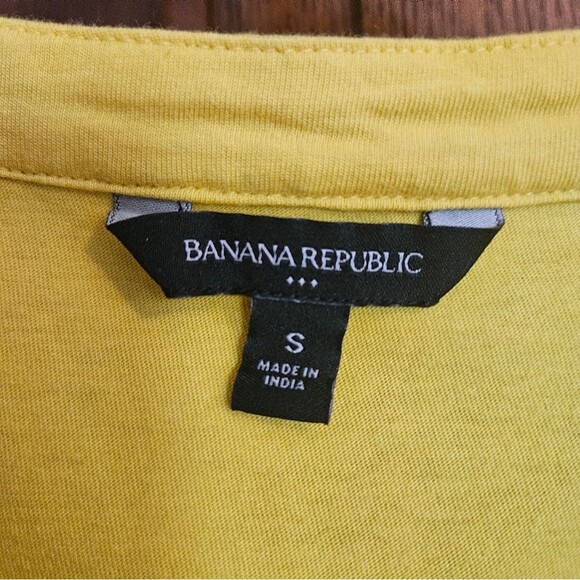 Banana Republic Womens Size Small Vibrant Yellow Tee Blouse with Cut Out Detail - Picture 3 of 3